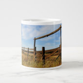 Omheiningen in het veld grote koffiekop (Voorkant)