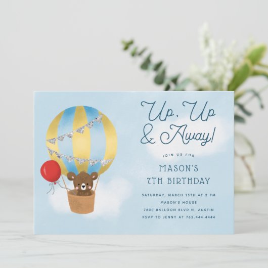 Omhoog en weg blauwe hete luchtballon verjaardag kaart (Staand voorkant)