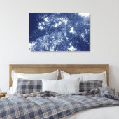 Omhoog in de bomen - Cyanotype-effect Canvas Afdruk (Insitu (Slaapkamer))