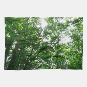 Omhoog kijken naar zomerse bomen theedoek