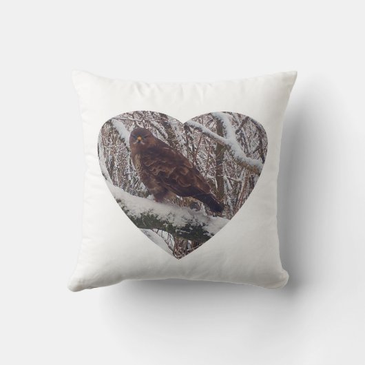 Omkeerbare Buzzard op Sneeuwtak in Hart Kussen (Achterkant)