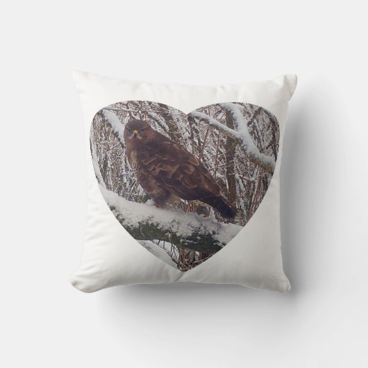 Omkeerbare Buzzard op Sneeuwtak in Hart Kussen (Voorkant)