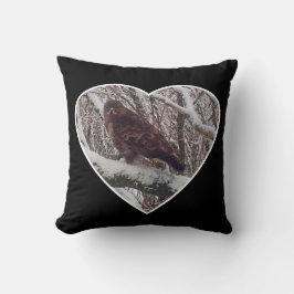 Omkeerbare Buzzard op Sneeuwtak in Hart Kussen