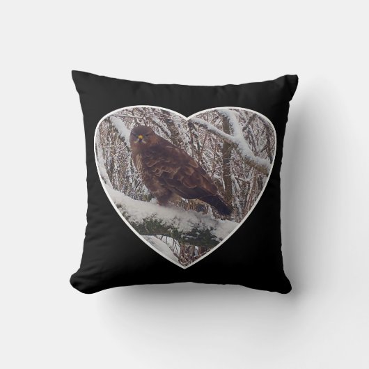 Omkeerbare Buzzard op Sneeuwtak in Hart Kussen (Voorkant)