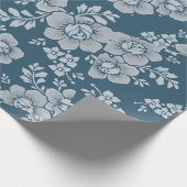 Omkeerbare witte bloemen Vloeiend Blauwe Achtergro Cadeaupapier (Hoek)