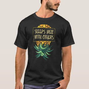 Omlaag de ananas goed met andere schimmels t-shirt