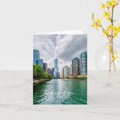 Omlaag in Chicago River Thinking van je Kaart (Gele Bloem)