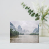 Omlaag in de Yangshuo-rivier Briefkaart (Staand voorkant)