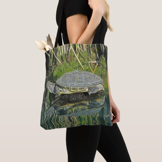 Omloopdier met waterreflectie-Natuur Tote Bag (Dichtbij)