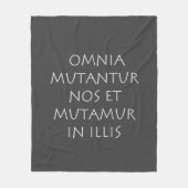 Omnia mutantur nos et mutamur in illis fleece deken (Voorkant)