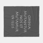 Omnia mutantur nos et mutamur in illis fleece deken (Voorkant (Horizontaal))