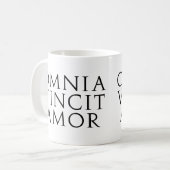 Omnia Vincit Amor Koffiemok (Voorkant links)