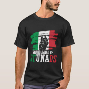 Omringd door Stunads Europe Land Italië Italiaans T-shirt