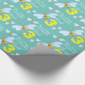 Omslag van kleindochter bij derde verjaardag cadeaupapier (Hoek)