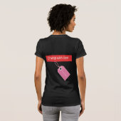 "Omwikkelen met zorg"—T-shirt met kerstboes T-shirt (Achterkant volledig)