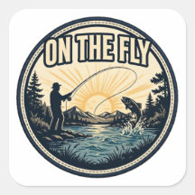 On The Fly — Een flyfisher die aan het werpen is b