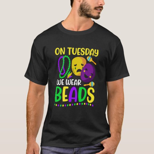On Tuesday We Wear Beads Mardy Gras Celebrations p T-shirt (Voorkant)