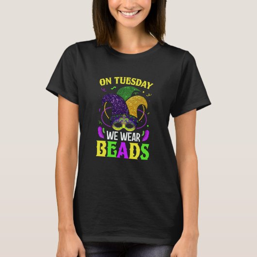 On Tuesday We Wear Beads Mardy Gras Celebrations p T-shirt (Voorkant)