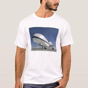 Onbemand vliegtuig 2 van Global Hawk T-shirt