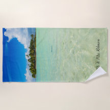 Onbewoond eiland in een tropische blauwe lagune