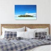 Onbewoond of verlaten tropisch eiland canvas print (Insitu (Slaapkamer))