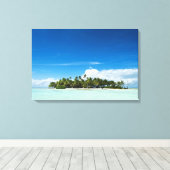Onbewoond of verlaten tropisch eiland canvas print (Insitu (Houten vloer))