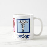 Oncoloog Kantoor vredesliefhebber Koffiemok<br><div class="desc">Een mooi oncoloog cadeau met een vredesteken, hart en het medische kaducse symbool. Peace Love Oncology. De geweldige artsen steunen op het gebied van genezing en hulp aan kankerpatiënten.</div>