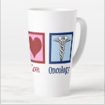 Oncoloog Kantoor vredesliefhebber Latte Mok<br><div class="desc">Een mooi oncoloog cadeau met een vredesteken, hart en het medische kaducse symbool. Peace Love Oncology. De geweldige artsen steunen op het gebied van genezing en hulp aan kankerpatiënten.</div>