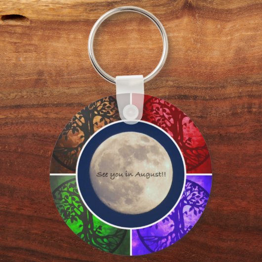 Onder August Skies... Sleutelhanger (Voorkant)