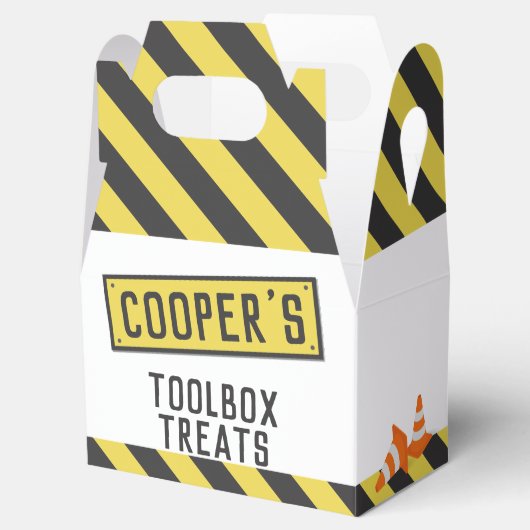 Onder bouwafval wordt elke dag een etmaal gesleurd bedankdoosjes (Geopend)