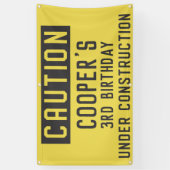 Onder bouwafval wordt elke dag een etmaal gesleurd spandoek (Verticaal)