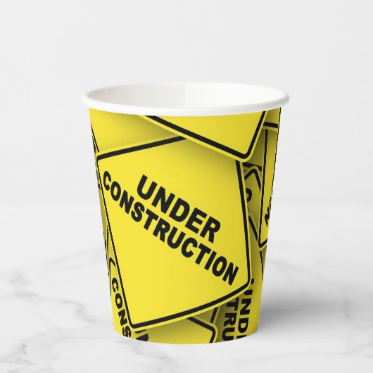 Onder constructietekens papieren bekers (Links)