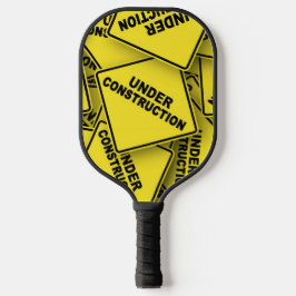 Onder constructietekens pickleball paddle