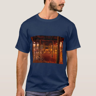 Onder de Boardwalk Old Orchard Beach Pier in Maine T-shirt