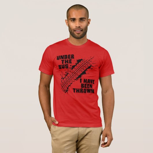 Onder de bus ben ik weggekropen. t-shirt (Voorkant volledig)