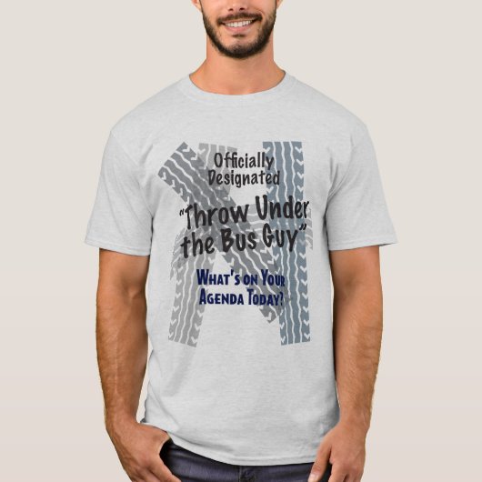 Onder de bus Guy Basic T-Shirt (Voorkant)