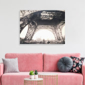 Onder de Eiffeltoren, vóór het stijgen, van 'L' Canvas Afdruk (Insitu (Woonkamer))