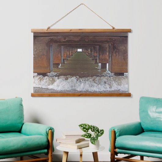 "ONDER DE HANALEI PIER" (KAUAI) HANGEND WANDKLEED (Woonkamer)
