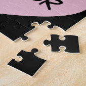 Onder de paraplu: romantisch stel dat zoent in de legpuzzel (Zijkant)