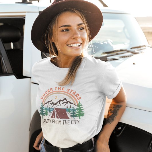 Onder de sterren weg van de stadscamping t-shirt