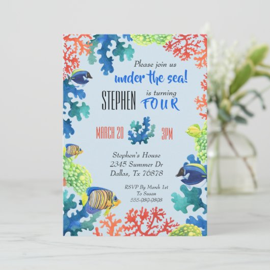 Onder de uitnodiging van de Birthday Party van het (Staand voorkant)