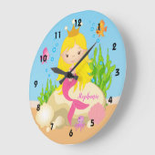 Onder de Zee Cute Blonde Mermaid Custom Name Grote Klok (Hoek)