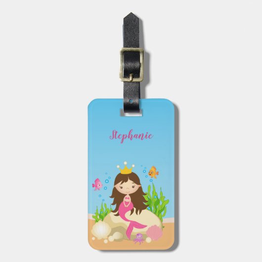 Onder de Zee Cute Brunette Mermaid Custom Name Bagagelabel (Voorkant verticaal)