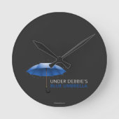 Onder Debbie's Blauwe Umbrella Ronde Klok (Voorkant)