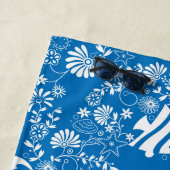 Onder het Ocean Blue Pattern Monogram Strandlaken (In situ)