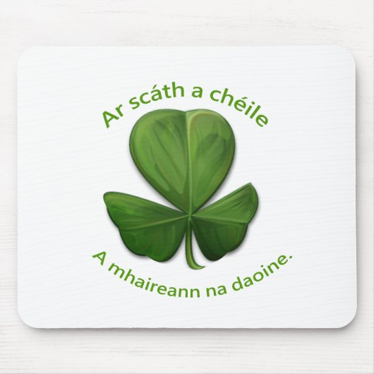 Onder het onderdak van elkaar overleven mensen muismat (Voorkant)