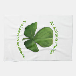 Onder het onderdak van elkaar overleven mensen theedoek