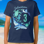 Onder het Zee Birthday Boy Waterverf Ocean Animal T-shirt<br><div class="desc">Een ontwerp voor een onder het zee feest voor je jarige met handgeschilderde waterverf zeeen wezens zoals een walvis,  schildpadden,  kwallen en zeeen in blauw en groen! U kunt de naam en de leeftijd aanpassen. Bekijk het hele matching party collectie.</div>