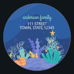 Onder het Zee Christmas Classic ronde Sticker<br><div class="desc">Koraal Kerstboom in een onder het zee thema sticker. Coördineert met Jolly Jellyfish Collectie.</div>