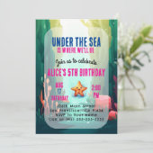 Onder het Zee Meisje Verjaardagsuitnodiging Roze Kaart (Staand voorkant)
